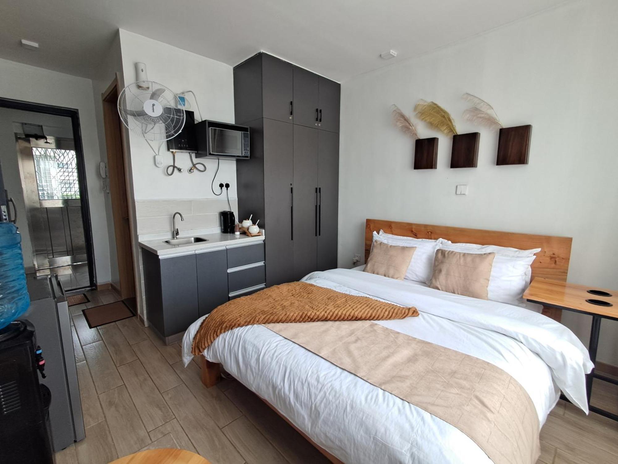 Apartment Favorite Staycation By Janice - Modern Comfort Near Airport